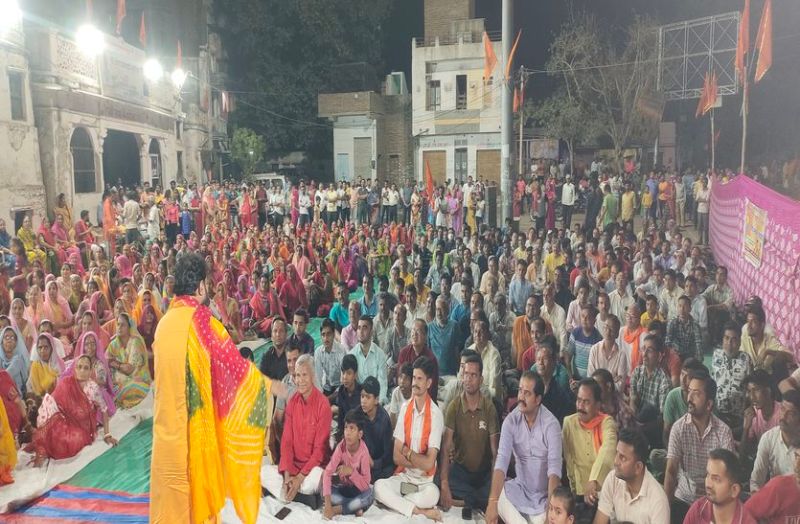 भजन संध्या में बही भक्ति रस की सरिता, नववर्ष पर रामझरोखा मैदान में भजन संध्या का आयोजन