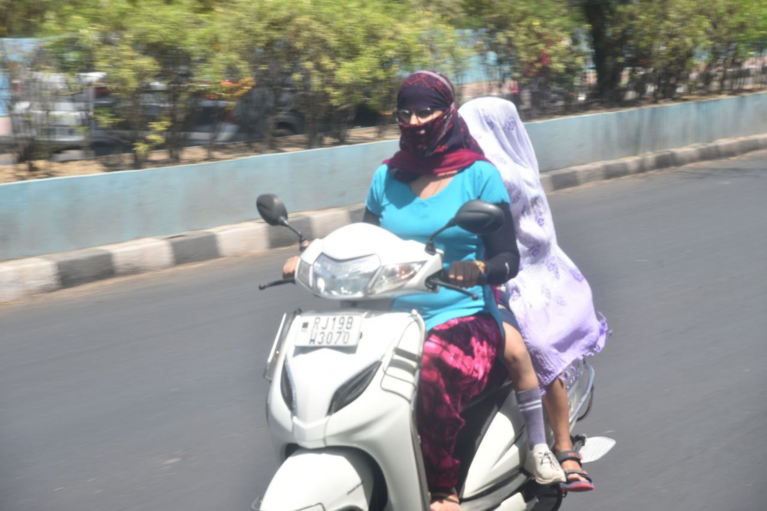 Weather: आसमां से बरसी आग, जानिए कौनसा शहर तपा 45 डिग्री पर