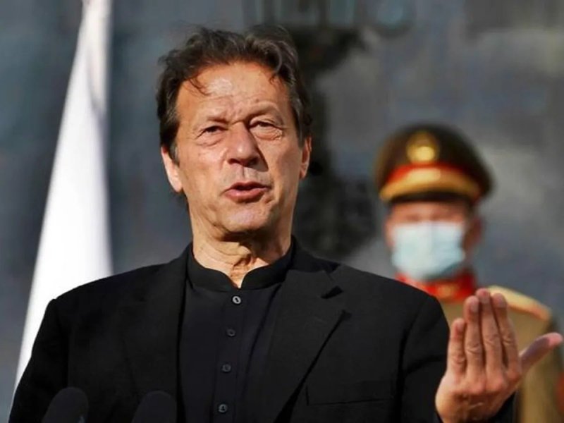 PAK Pm Imran khan trapped in his own trick as SC demand evidences