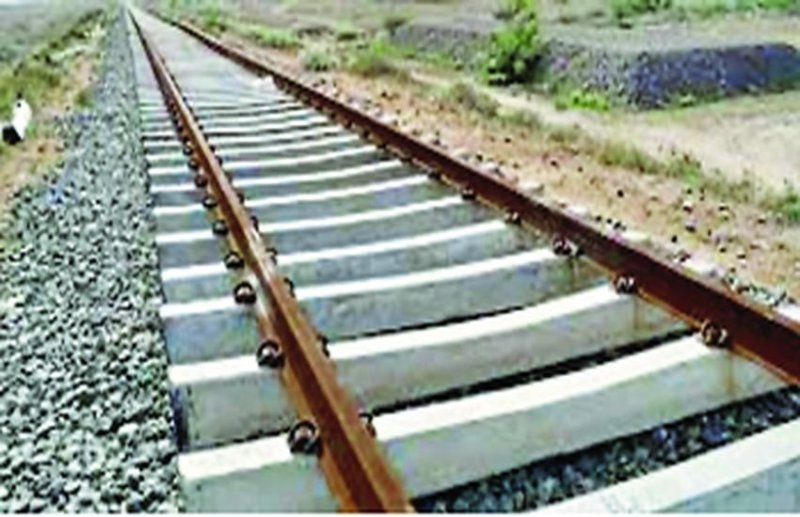 अब हमे रेलवे पर भरोसा नहीं, हर बार मिलती है बस तारीख