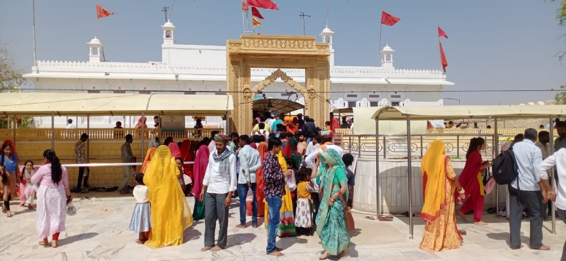 भादरिया मेले में उमड़ी भीड़, मंदिर में किए दर्शन