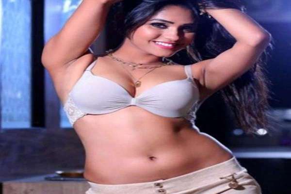 तस्वीरों में देखिए हॉट भोजपुरी एक्ट्रेस श्वेता शर्मा का टोन्ड फिगर, नहीं हटेंगी नजरें