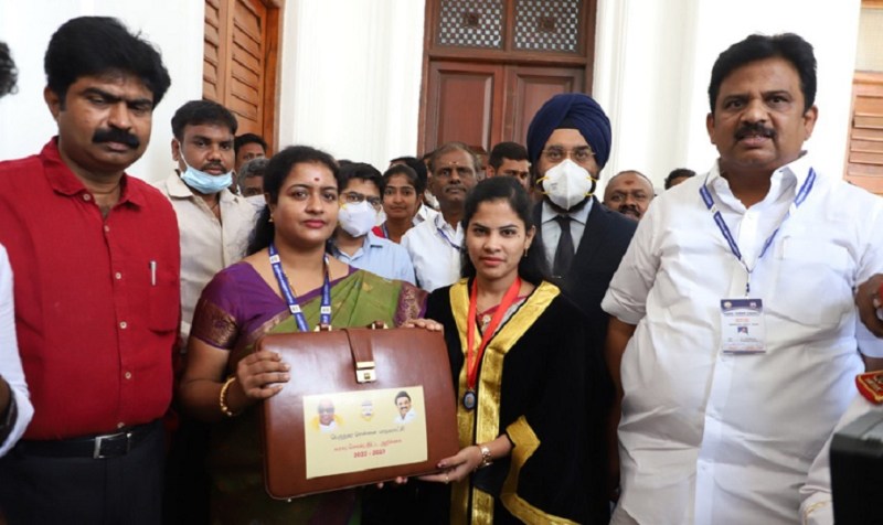 कार्पोरेशन स्कूलों में 'स्पोकन इंग्लिश', कचरा प्रबंधन पर ध्यान