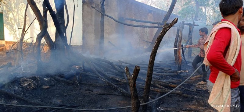 झोपडी में आग लगने से दो बालिका जिंदा जलीं