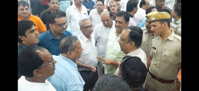 SriGanganagar हंगामे की भेंट चढ़ी आमसभा, पुलिस ने किया बीच-बचाव