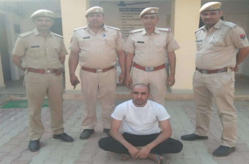 फायरिंग कर फैलाता था दहशत, पुलिस ने दबोचा