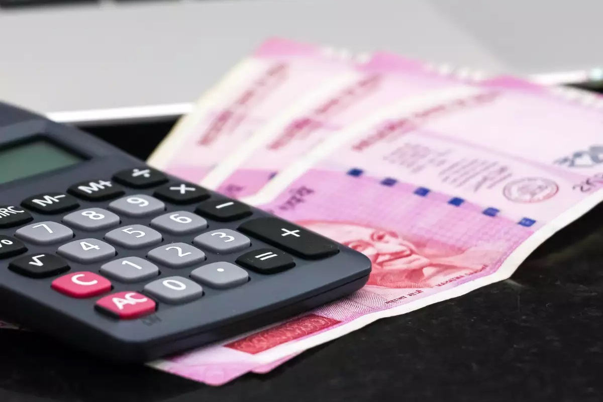 EPFO ने किया बड़ा बदलाव, PF में अगर इस रकम से ज्यादा है कंट्रीब्यूशन तो लग सकता है Tax