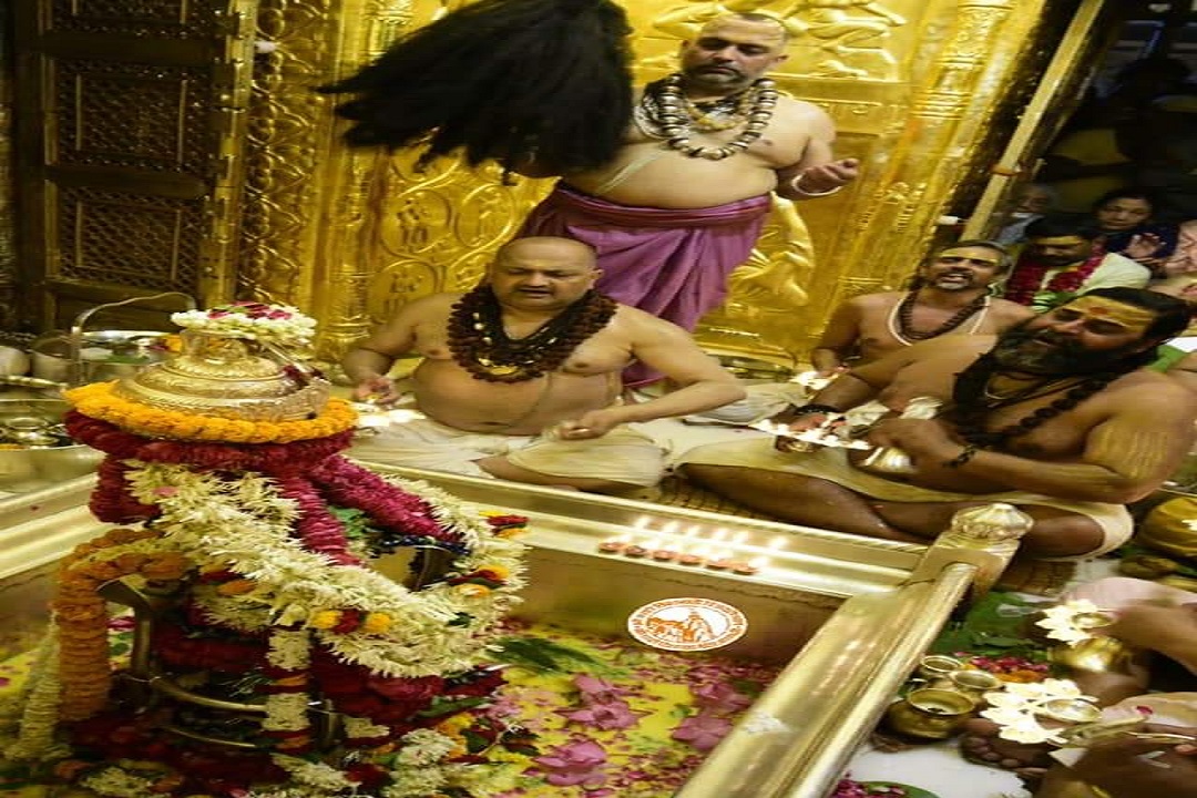 श्री काशी विश्वनाथ मंदिर गर्भगृह में शुरू हुआ आम श्रद्धालुओं का प्रवेश