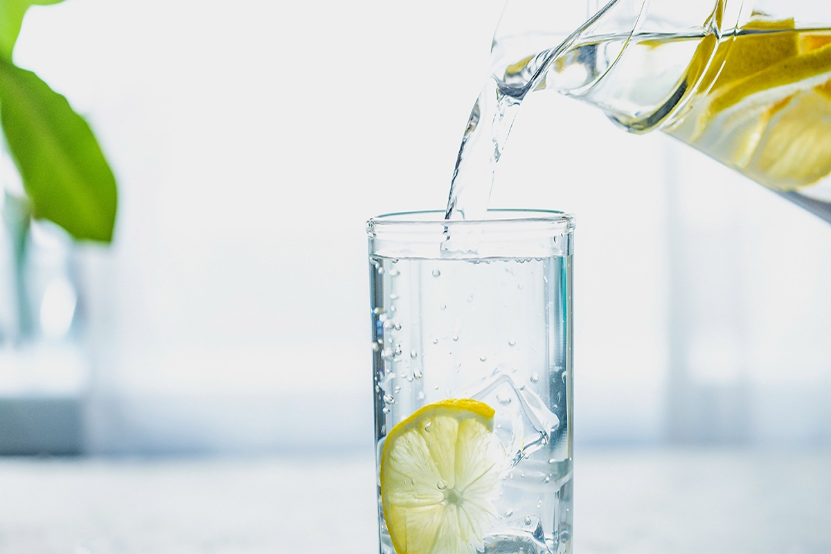 Side Effects of Lemon Water: सुबह खाली पेट नींबू पानी फायदे की जगह कर सकता है नुकसान, जानिए इसके 5 साइड इफेक्ट्स