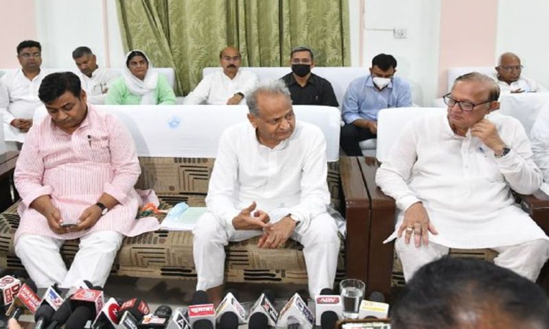 पायलट और राहुल गांधी के बीच मेल-मुलाकात पर सीएम ने ली यह चुटकी