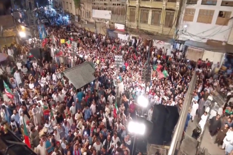 imran-khan-supporters-massive-protests-against-pakistan-army.jpg