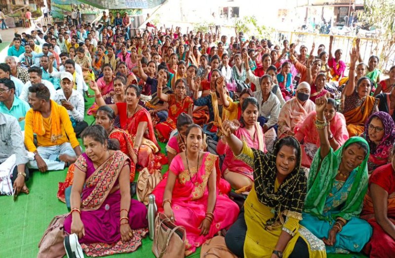 मनरेगा कर्मियों की हड़ताल से कामकाज ठप, ज्ञापन सौंप कर कही ये बात