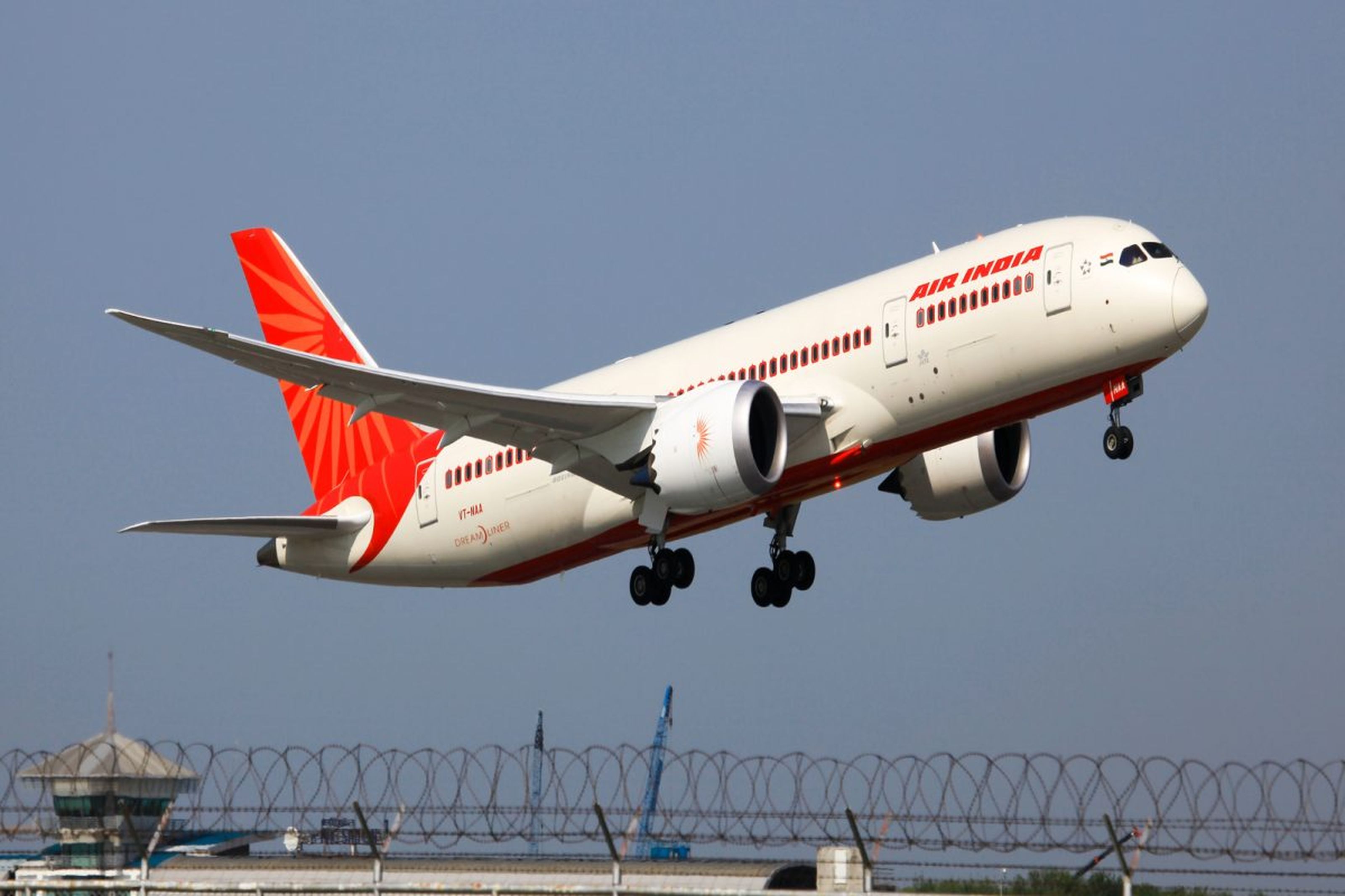 Airport: एयर इंडिया की जोधपुर-मुंबई फ्लाइट बंद, इंडिगो ने 3 गुना किराया किया