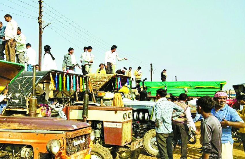 व्यापारियों ने 2 हजार से नीचे लगाया गेहूं का भाव, भडक़े किसानों ने बंद कर दी मंडी