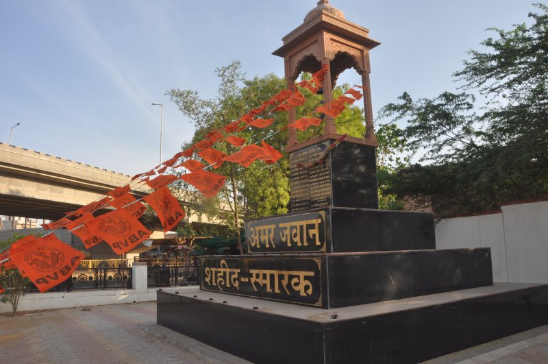 शहीदों के सर्किल की सुध, न लोगों की पीड़ा से मतलब