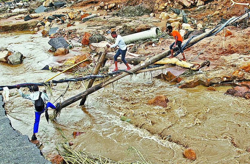 दक्षिण अफ्रीका में 'तबाही' की बारिश, बाढ़ में 'डूबीं' 45 जिंदगी