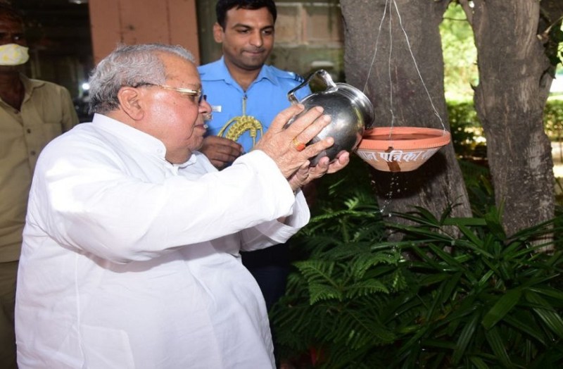 राजभवन से हुआ पत्रिका पक्षी मित्र अभियान का राज्यस्तरीय आगाज, राज्यपाल बोले- 'जहां भी जरूरत हो पक्षियों के लिए लगाएं परिंडे' 