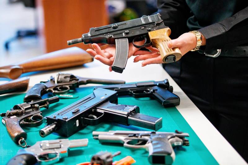 Revolver Pistol and Gun no one willing to take free