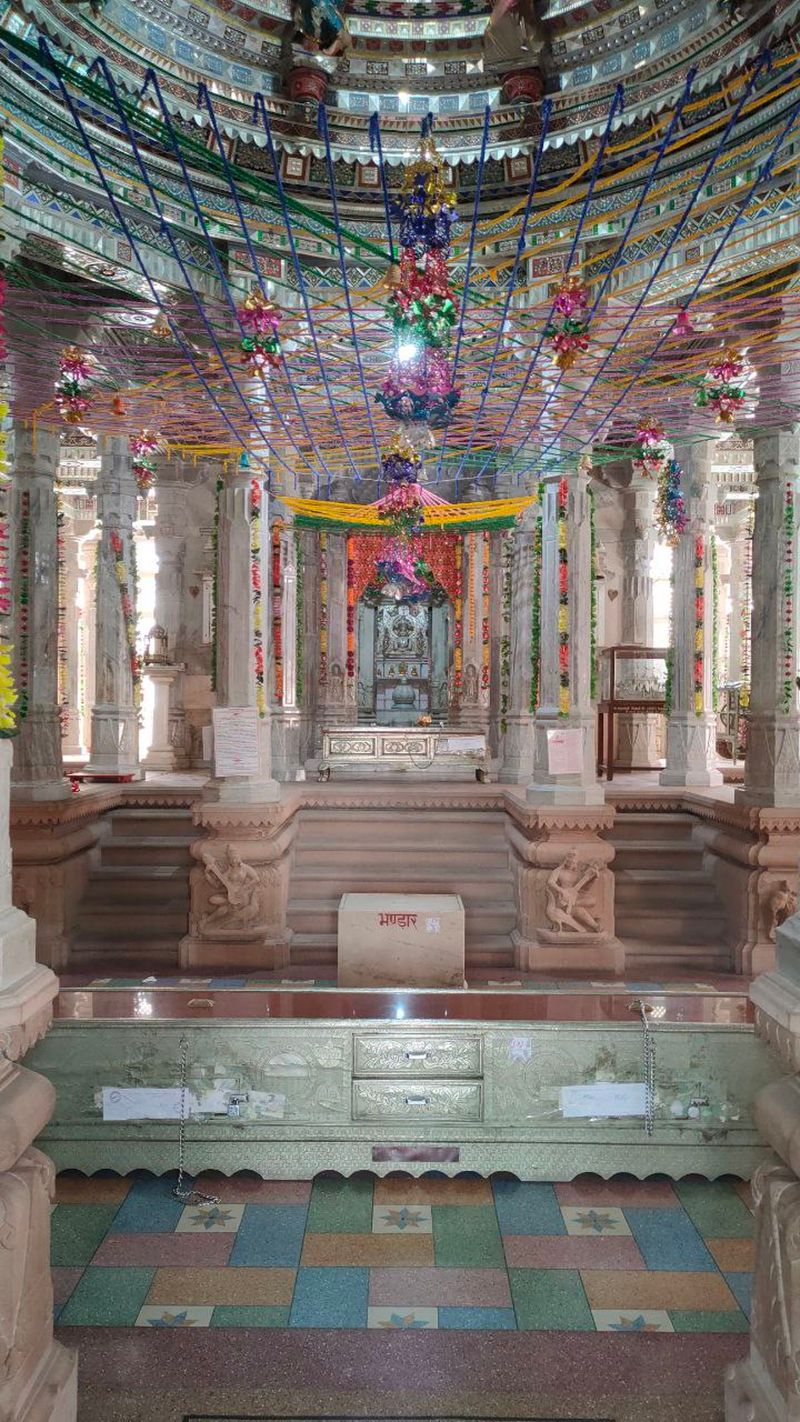 Mahaveer Jayanti: 105 साल पहले बना था यह दिगंबर जैन मंदिर