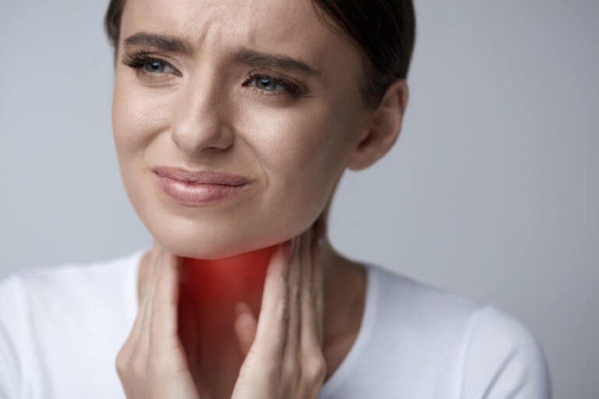 Home Remedies for Sore Throat: गले की खराश को ठीक करने के लिए अपनाएं ये 5 घरेलू उपाय