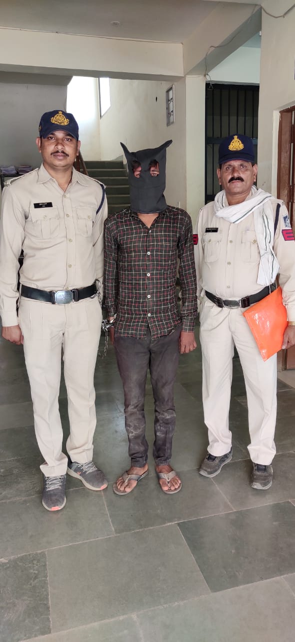 20 thousand reward accused arrested from Gujarat
