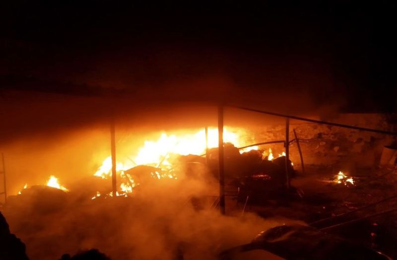 टेंट हाउस में लगी भीषण आग, कार सहित 50 लाख का सामान जला