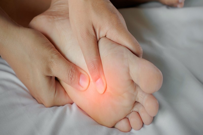 Home Remedies for Tingling Feet: क्या आप भी पैरों की झनझनाहट से परेशान है? तो ये घरेलू नुस्खे दिलाएंगे तुरंत आराम
