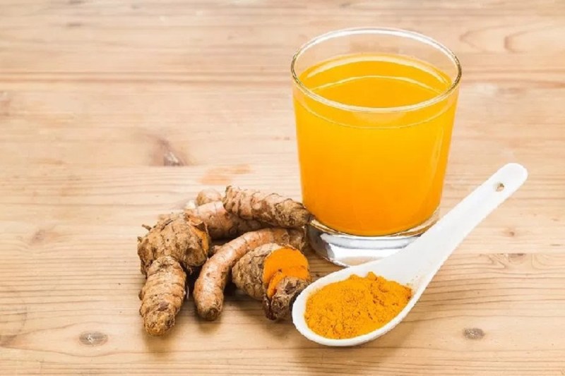 Benefits of Turmeric Water: जानिए रोजाना हल्दी पानी पीने से मिलते हैं ये 5 जबरदस्त फायदे