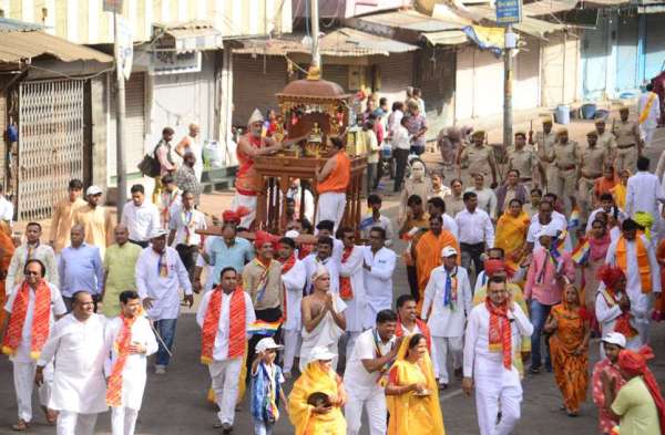 जय वर्धमान गुणधीर सन्मति के दायक हो