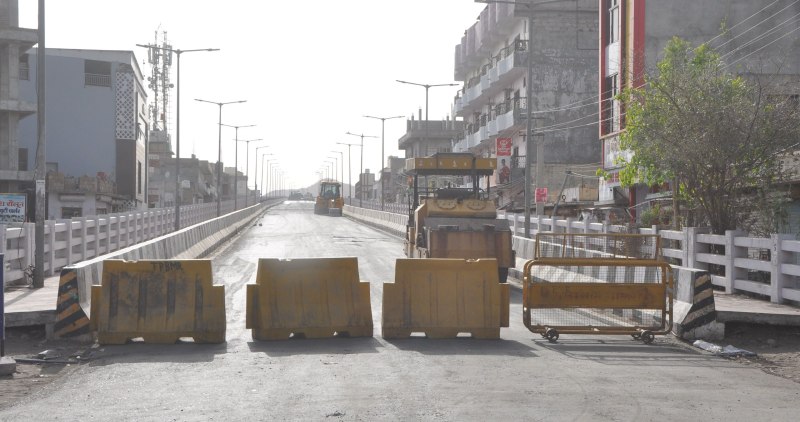 कुछ श्रमिकों का बीमार होना बाड़मेर के हजारों लोगों पर रोजाना पड़ रहा भारी