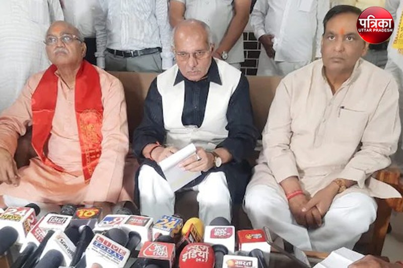 गौमूत्र छिड़क दें तो भूत-प्रेत और वास्तु दोष हो जाता है दूर, मंत्री का बयान सुन जनता अवाक