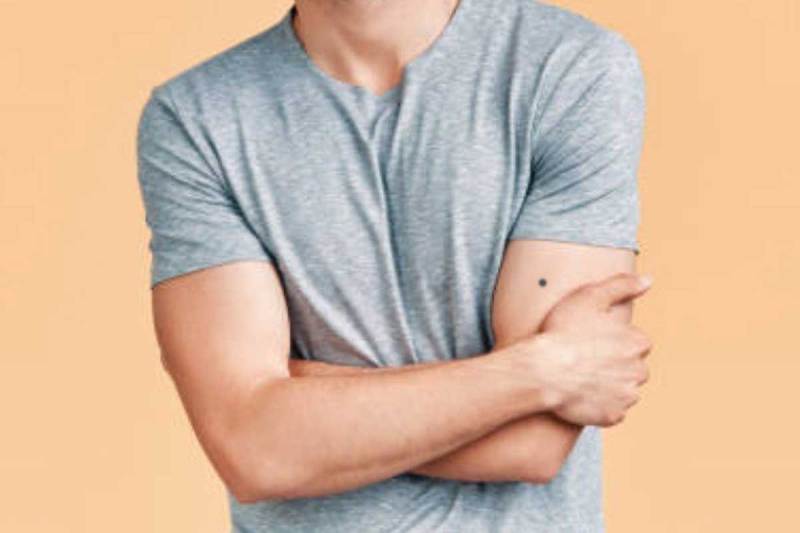 सामुद्रिक शास्त्र, samudrik shastra, mole on arm female, mole on arm male, mole astrology in hindi, left baju par til hona, दाहिनी भुजा पर तिल होना, पुरुष की दाईं बाजू पर तिल, महिला की दाईं बाजू पर तिल, पुरुष की बाईं बाजू पर तिल, महिला की बाईं बाजू पर तिल, व्यापारी, धनवान, भाग्यशाली, गुणी, तिलों की स्थिति,