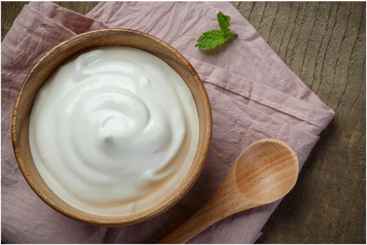 Benefits of Curd: गर्मी में दही खाने के 5 बड़े फायदे, इन बीमारियों में तुंरत मिलता है आराम