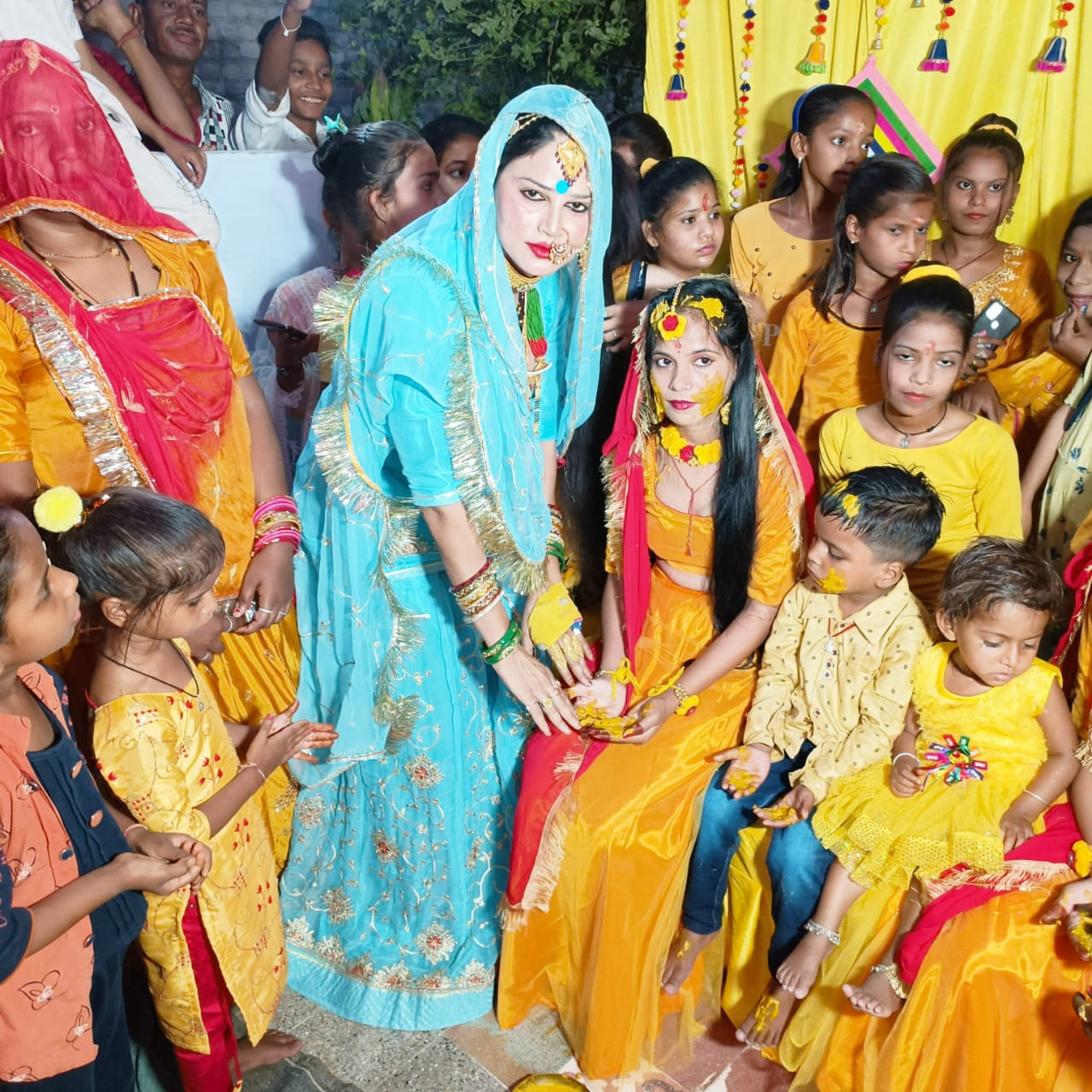 गरीब बेटियों के हाथ पीले करवाने आगे आया किन्नर समाज