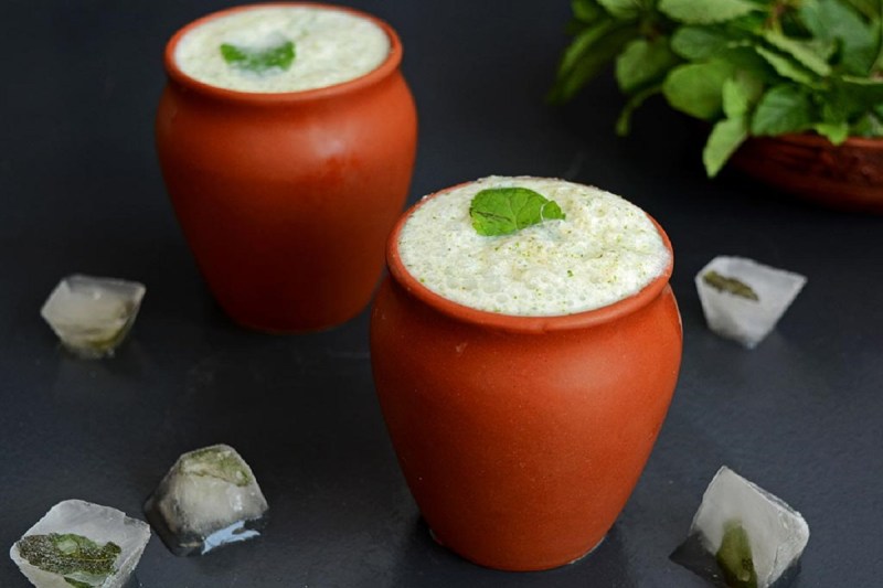  जानें गर्मियों के मौसम में रोजाना छाछ पीने से होने वाले इन अद्भुत फायदों के बारे में