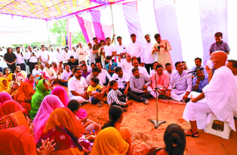 Acharya Mahashraman-- गुरु सन्मार्ग दिखाने वाले होते हैं, उनके प्रवचन जीवन में उतार लें तो होगा कल्याण