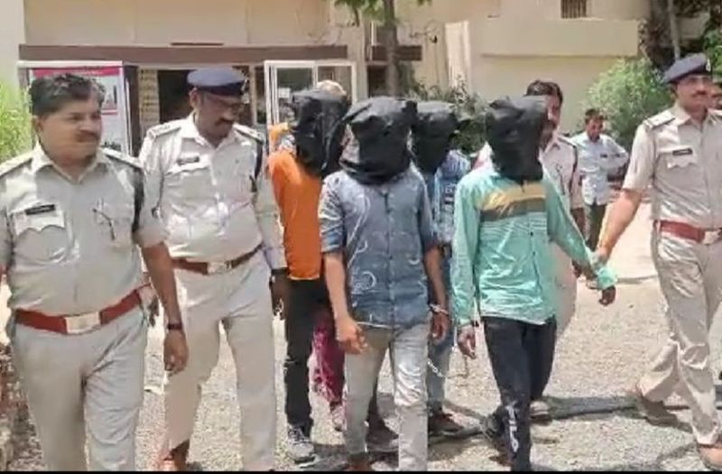 Four youths arrested for robbing grain trader