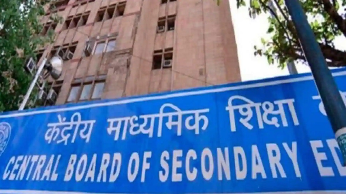 CBSE ने जारी किया नया पाठ्यक्रम, 10वीं की किताब से हटाए पाकिस्तानी शायर फैज अहमद फैज के शेर