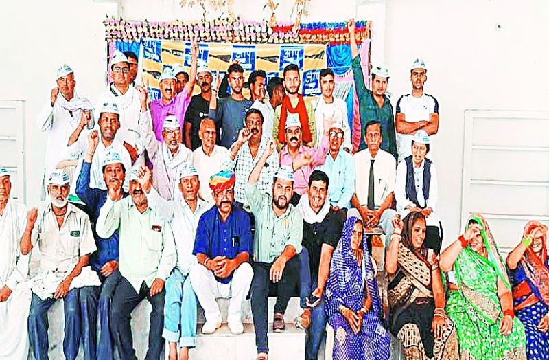 ‘भ्रष्ट व शोषित सरकारों के खिलाफ होना होगा एकजुट’