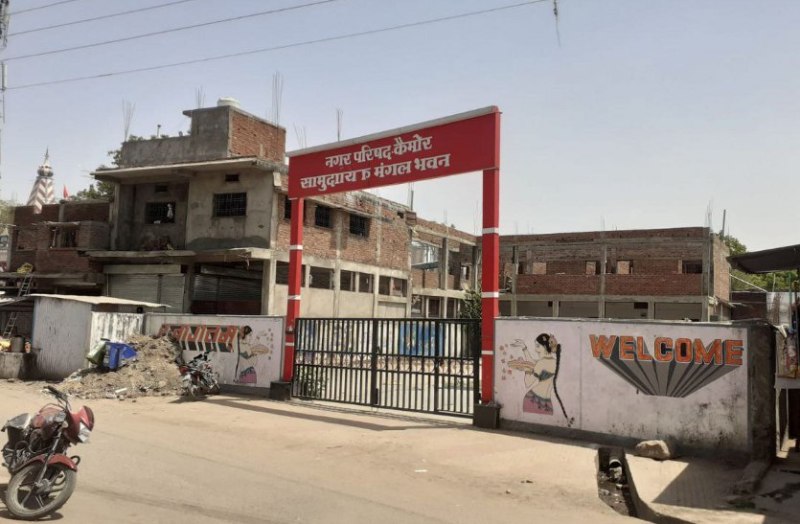 भाजपा नेता ने ली एक मंजिल की स्वीकृति, तान दी डबल स्टोरी