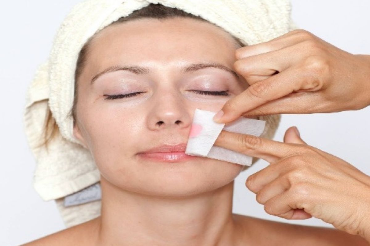 side_effects_of_face_waxing_and_reasons_to_avoid.jpg