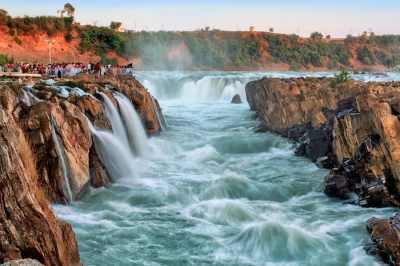 8lof3ofvh2zg9hbuvp3tqv63q5gj_1531911006_dhuandhar_falls.jpg