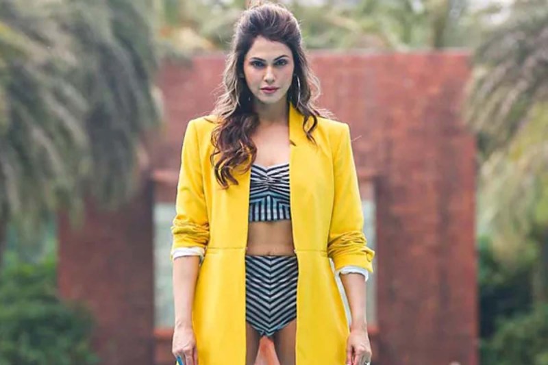 'उसने अकेले मिलने बुलाया, नहीं गई तो छीन ली फिल्म', Isha Koppikar ने ऐसे बयां किया अपना दर्द