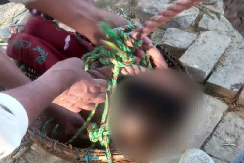 UP Crime Father Came Home Threw his Own Children in Well