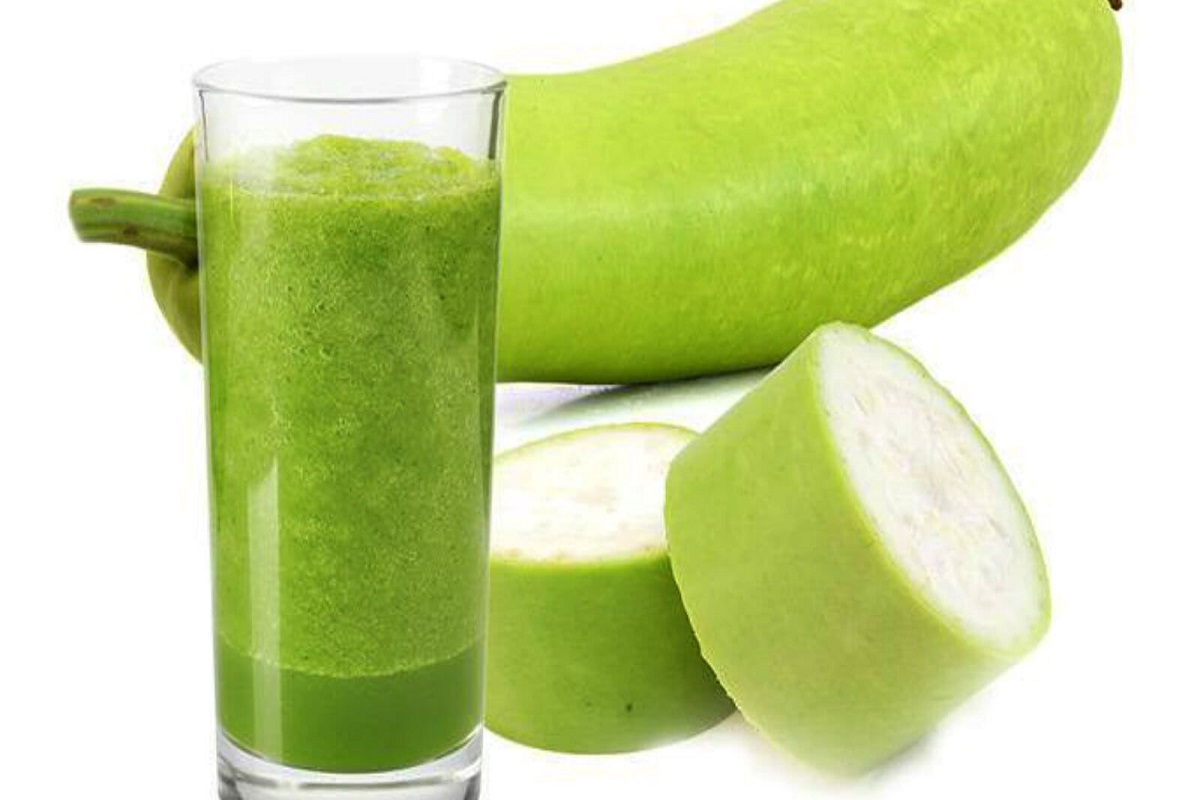 Lauki Juice Benefits: लौकी के जूस पीने से मिलते हैं अनगिनत फायदे, वजन कम करने में होता है मददगार