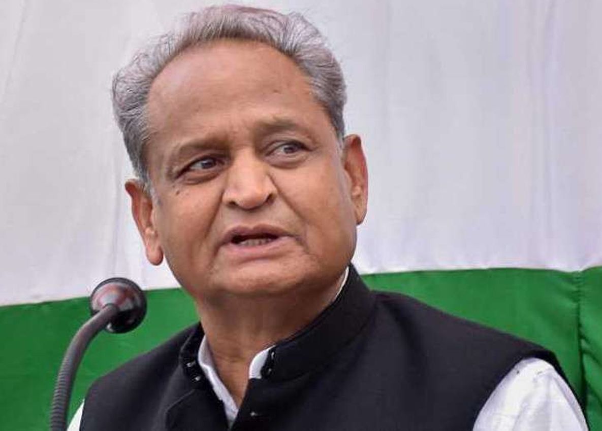 Bureaucratic Reshuffle: सीएम गहलोत ने बदल दिए घर के भी कई अफसर