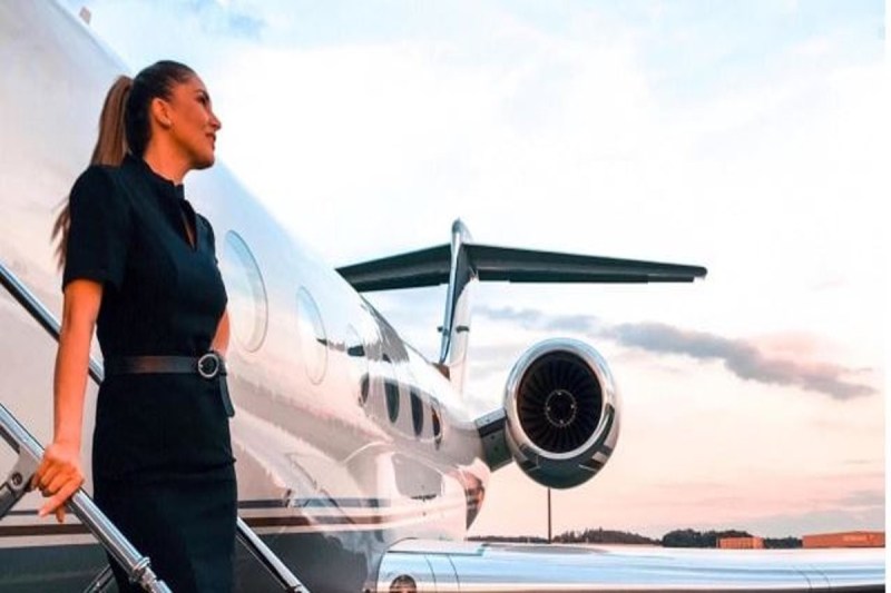 Air Hostess Reveals About What Peoples Do Inside Private Jet
