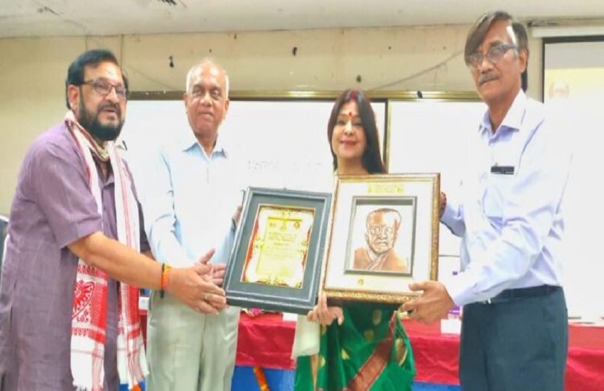 बीएचयू के समाज विज्ञान विभाग में लोक गायिका पद्मश्री मालिनी अवस्थी का सम्मान