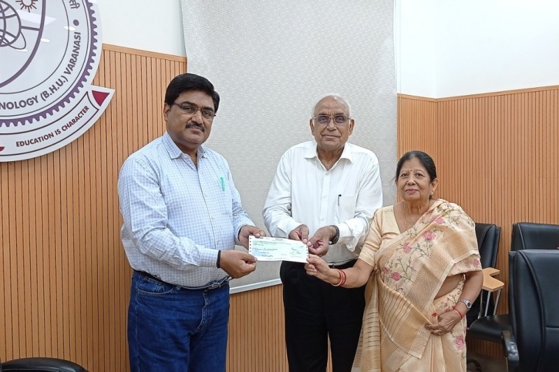 आएन त्रिपाठी, उनकी पत्नी और आईआईटी निदेशक पीके जैन