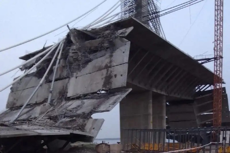 गंगा नदी पर बन रहे फोरलेन पुल का सुपरस्ट्रक्चर आंधी और बारिश में हुआ ध्वस्त